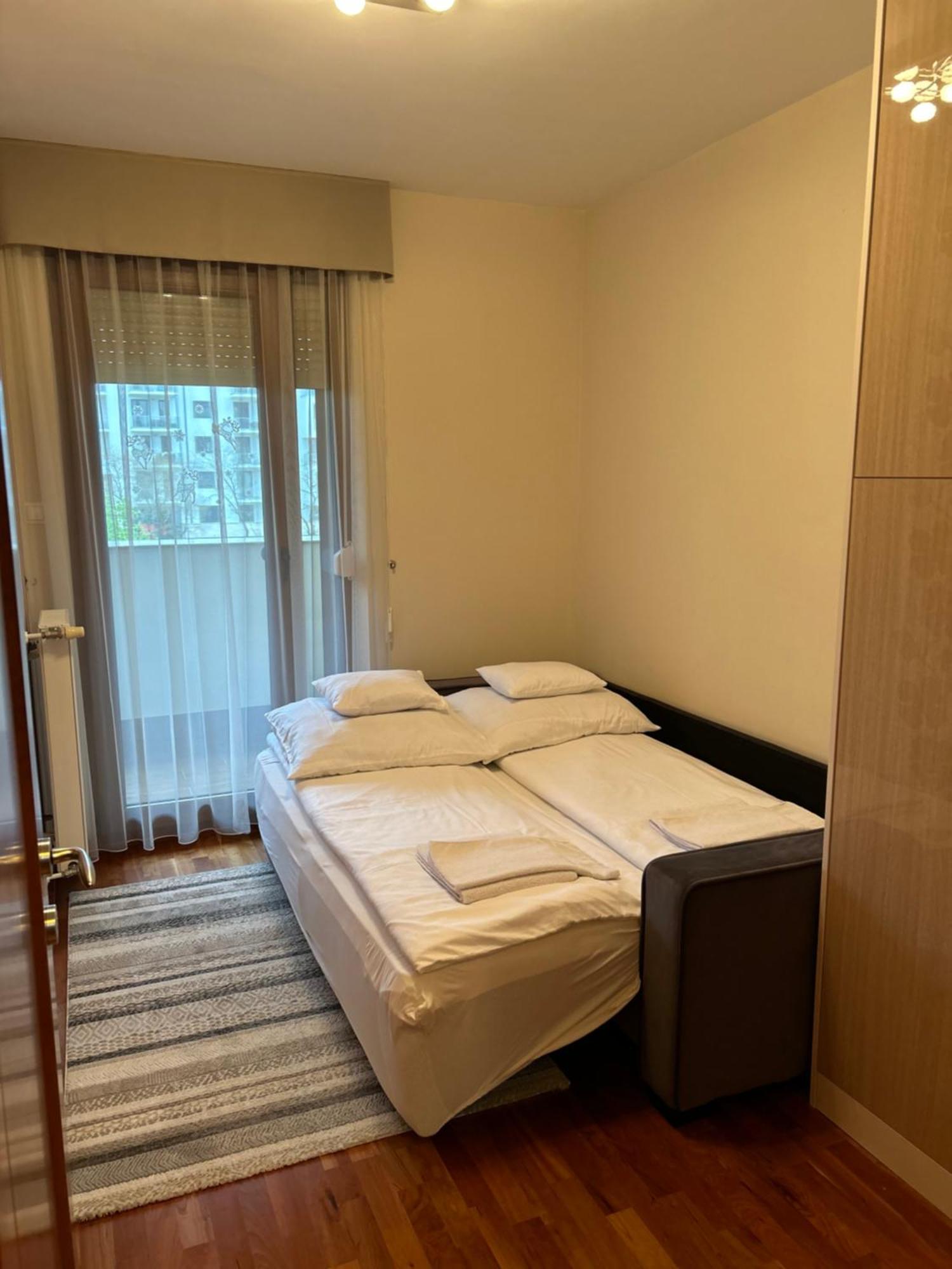 Danube Terrace Elegant With 2 Bedroom With Free Air Conditioner And Private Parking Budapest Exteriör bild
