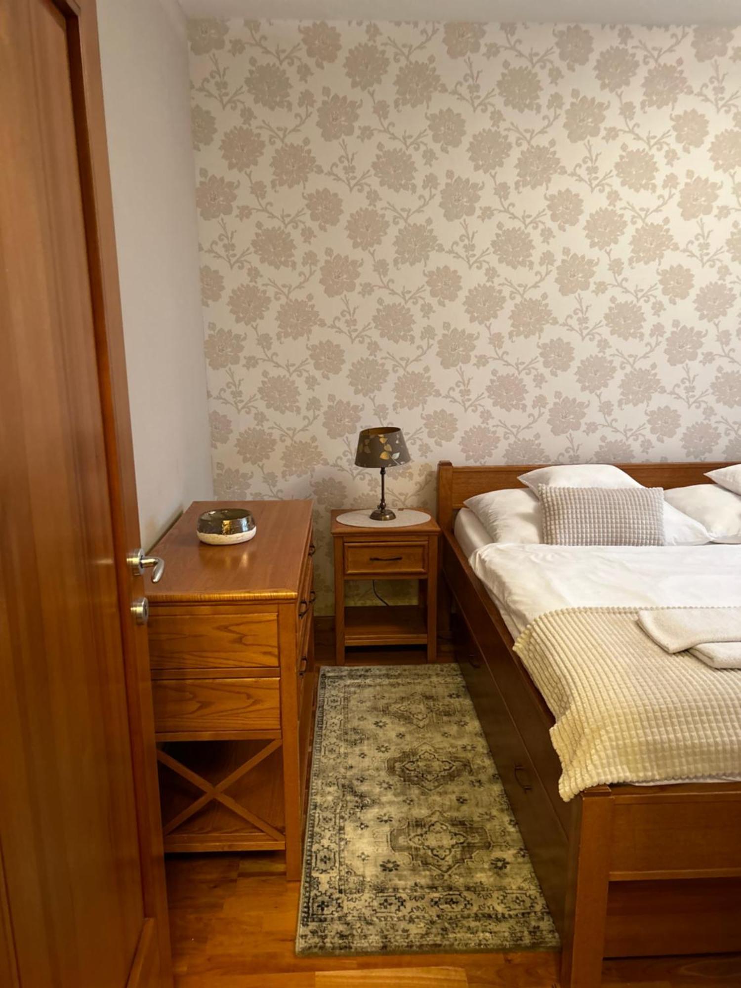 Danube Terrace Elegant With 2 Bedroom With Free Air Conditioner And Private Parking Budapest Exteriör bild